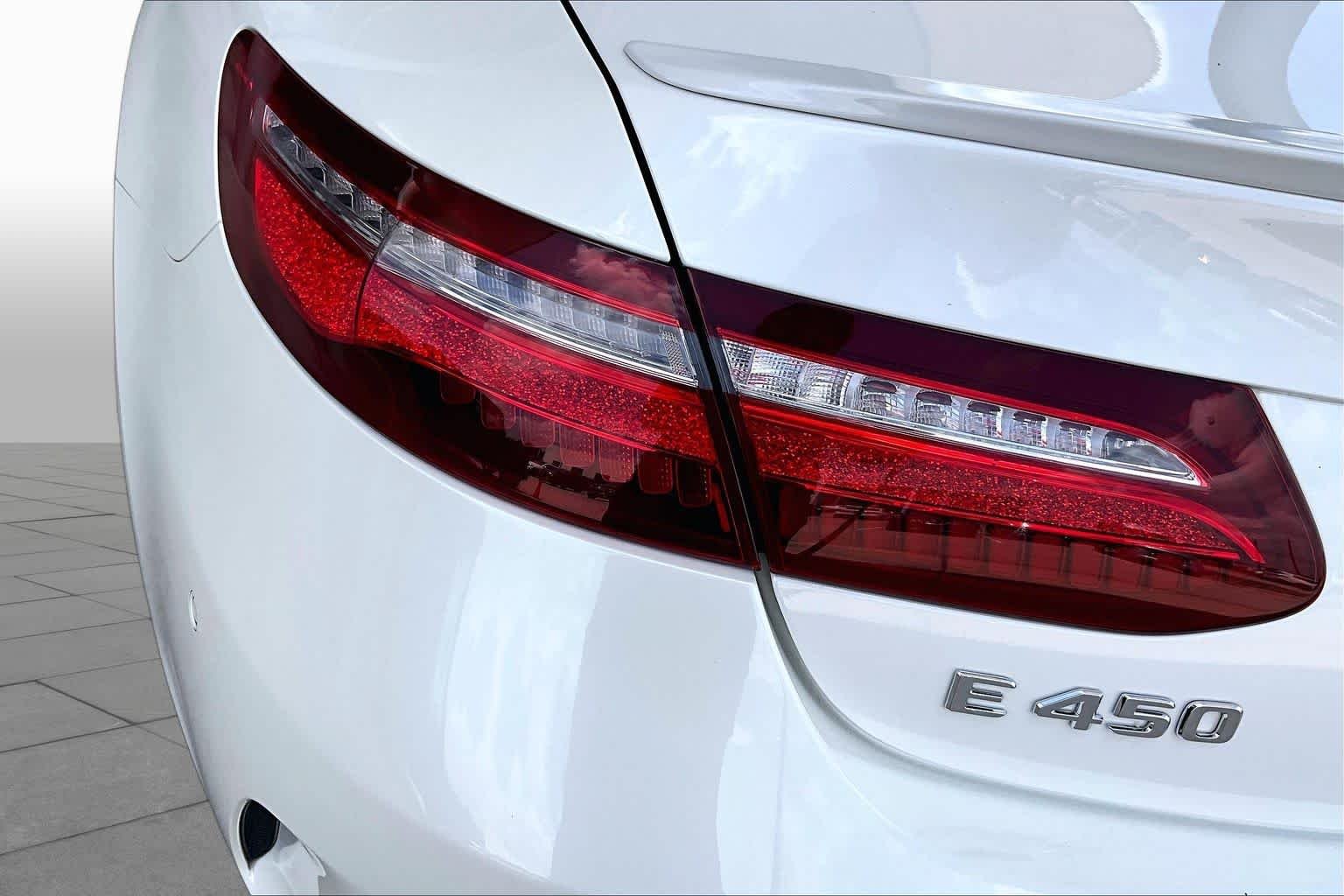 Used 2020 designo Diamond White Metallic Mercedes-Benz E 450 image 25