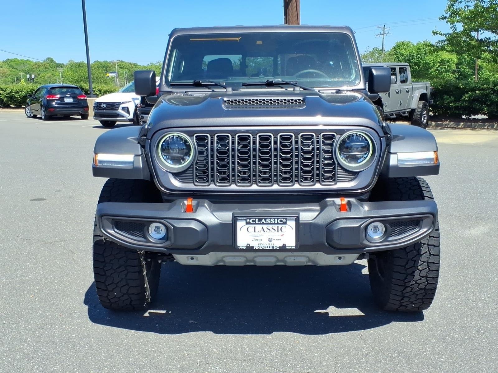 Used 2025 Granite Crystal Metallic Clearcoat Jeep Mojave image 14