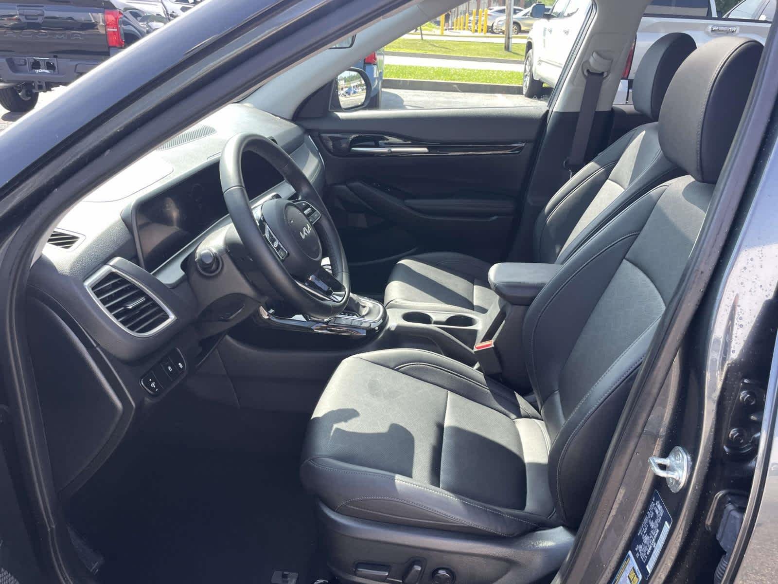Used 2024 Gravity Gray Kia EX image 34