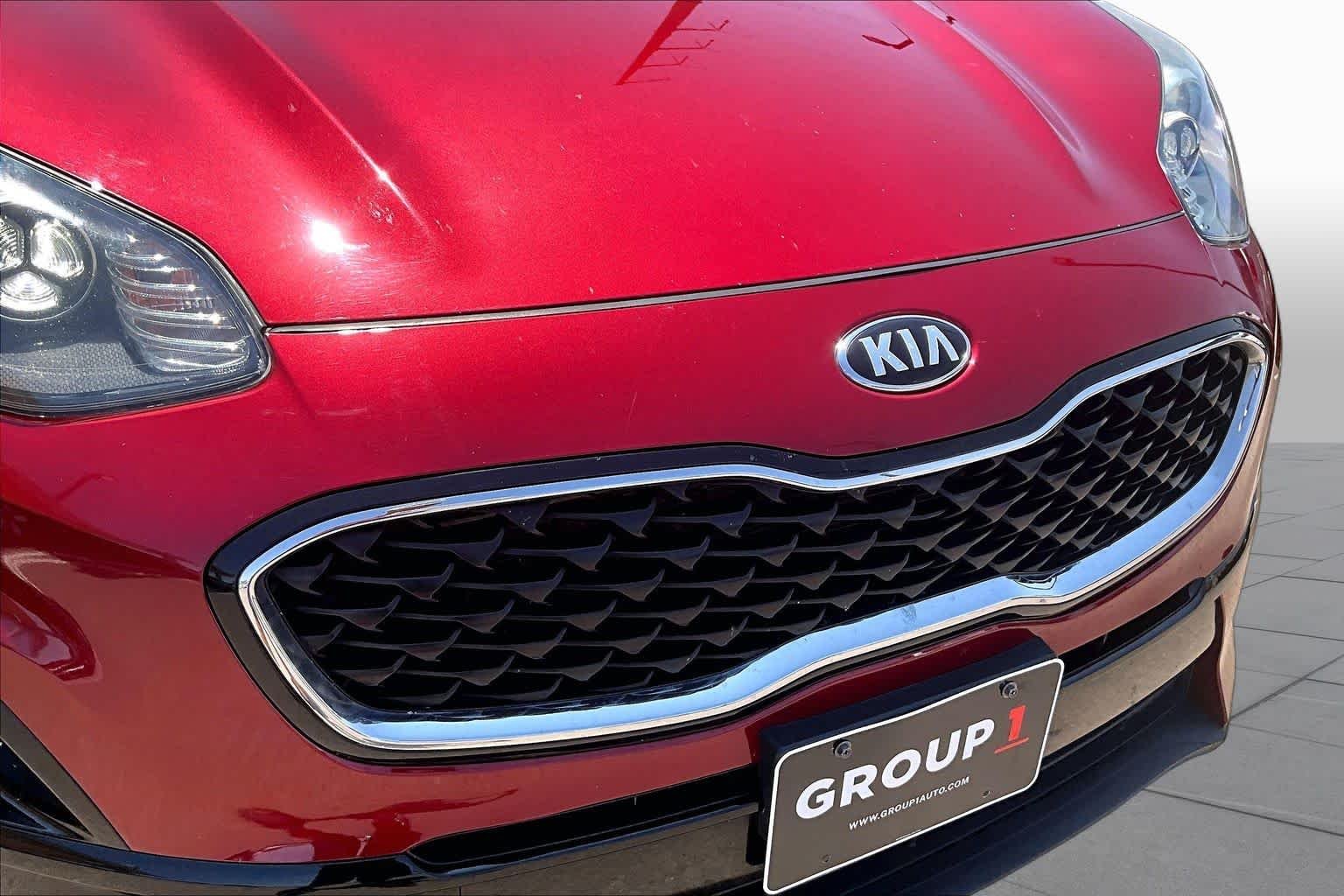 Used 2021 Hyper Red Kia LX image 29