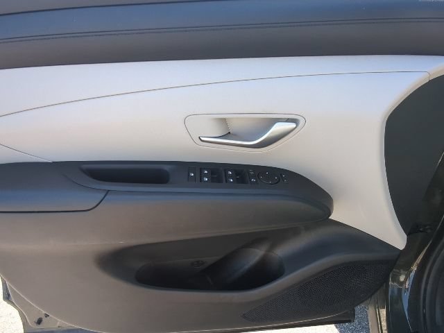 Used 2025  Hyundai SEL image 28