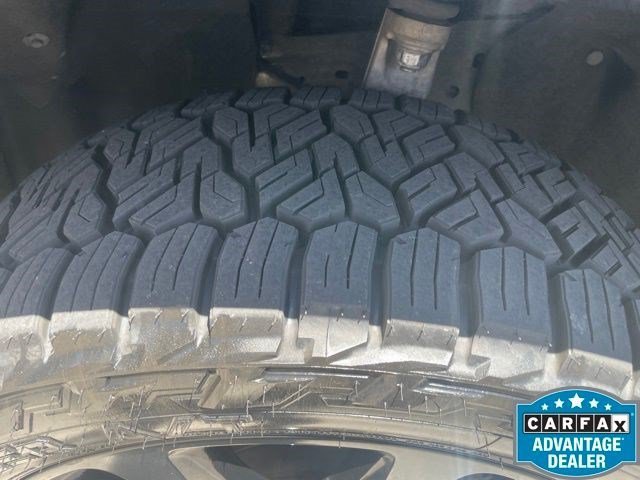 Used 2018 Diamond Black Crystal Pearlcoat Jeep Altitude image 22