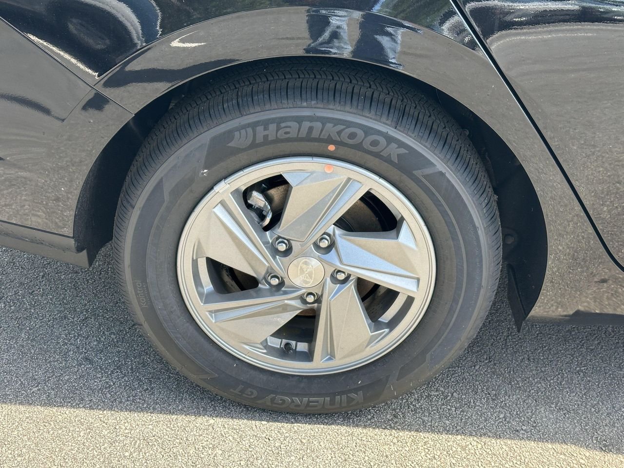 New 2026 Abyss Black Hyundai SE image 16