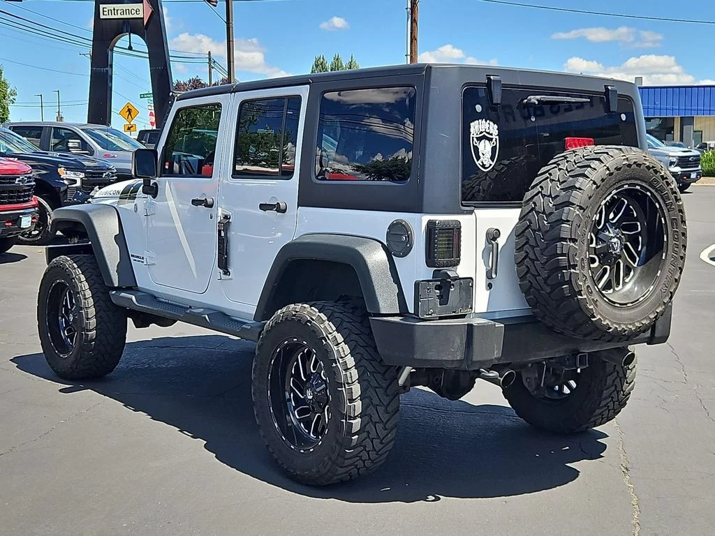 Used 2018 Granite Crystal Metallic Clearcoat Jeep Unlimited Rubicon image 4