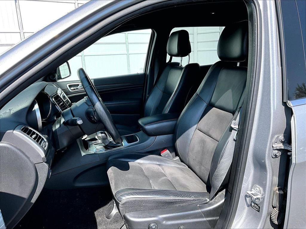 Used 2021 Billet Silver Metallic Clearcoat Jeep Laredo X image 9