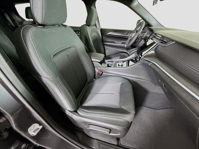 New 2026 Baltic Gray Metallic Clearcoat Jeep Laredo image 28