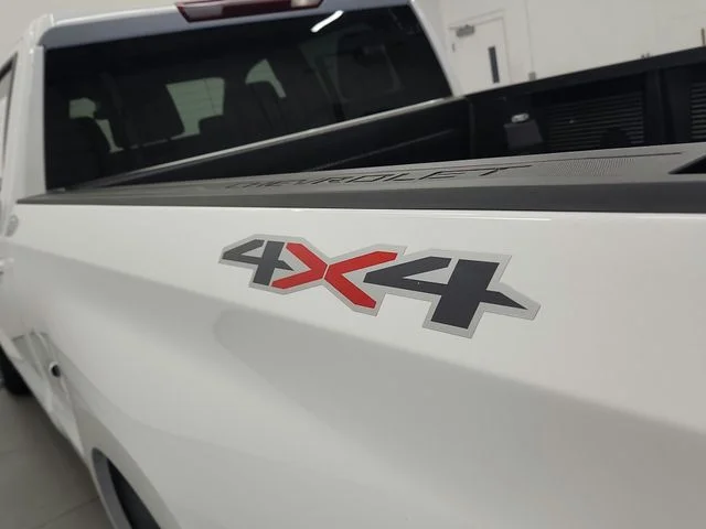 Used 2025 White Chevrolet RST image 39