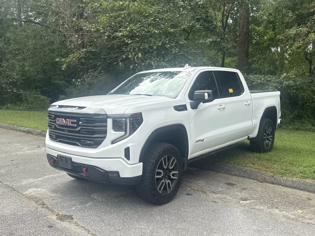 Used 2023 White GMC AT4 image 3