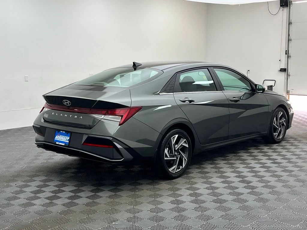 Used 2024 Gray Hyundai SEL image 8