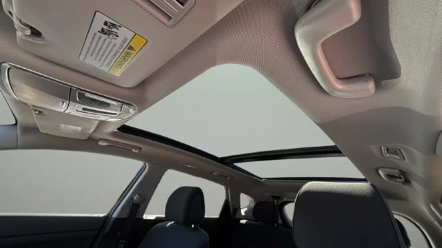 Used 2018 Black Hyundai Value image 19