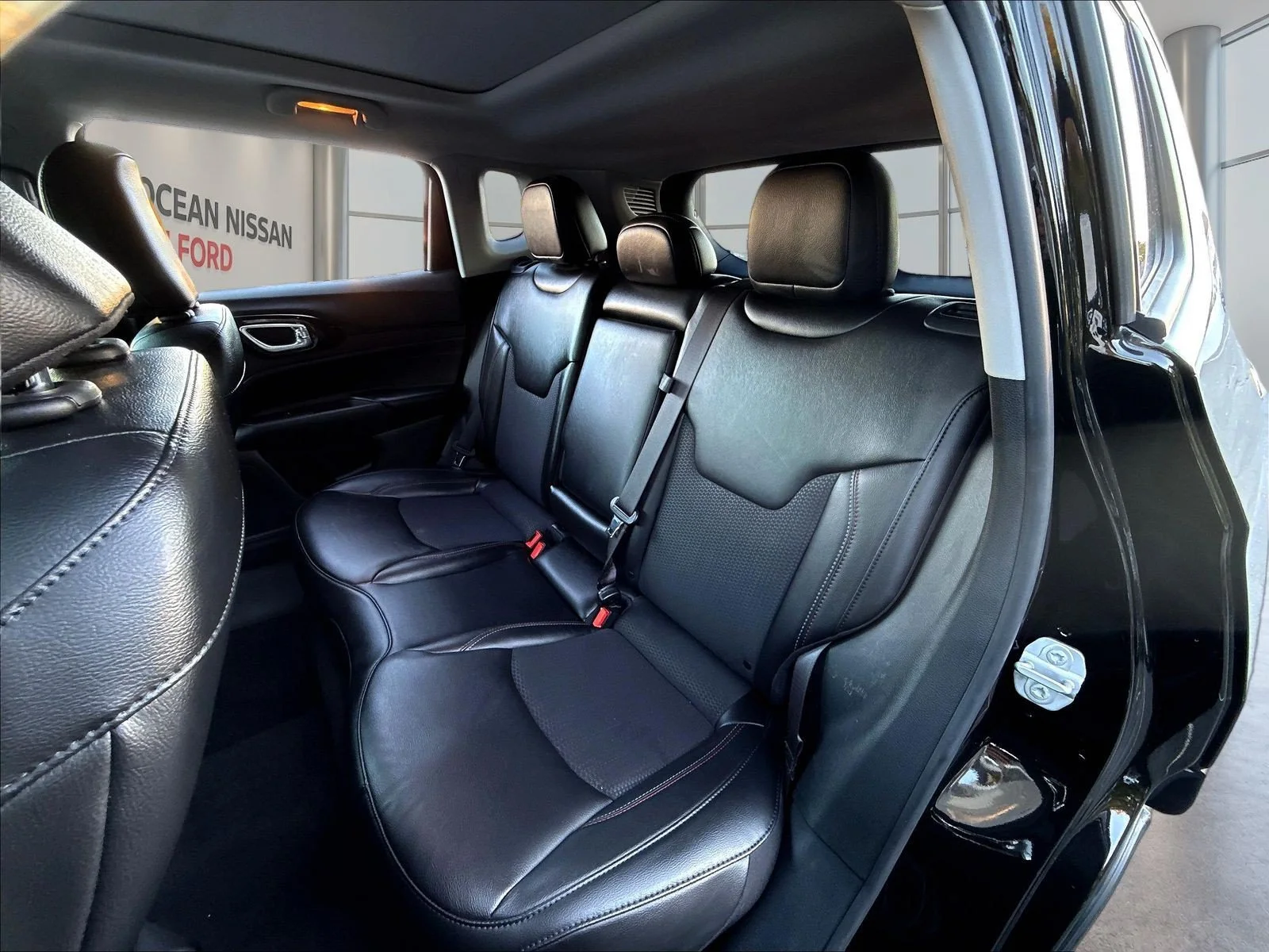 Used 2022 Diamond Black Jeep Trailhawk image 23