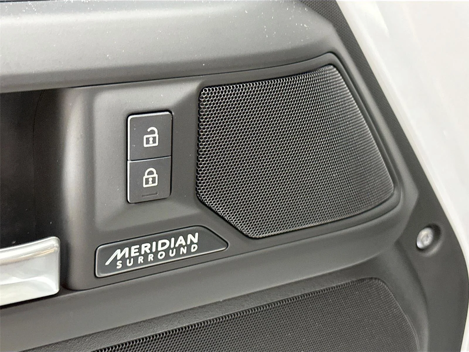 Used 2026 Fuji White Land Rover X-Dynamic SE image 19