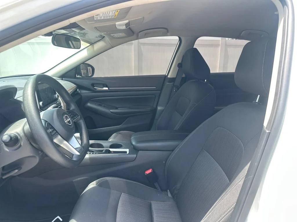 Used 2025 White Nissan 2.5 SV image 12