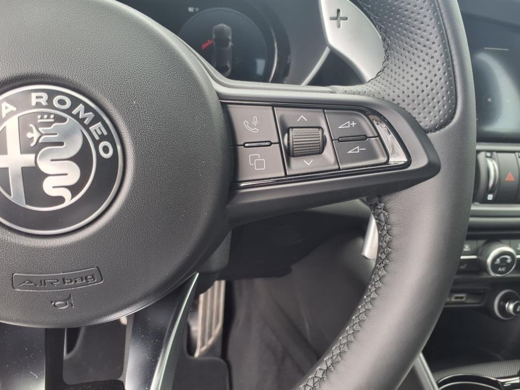 2025 Alfa Romeo Giulia Base - Photo 13