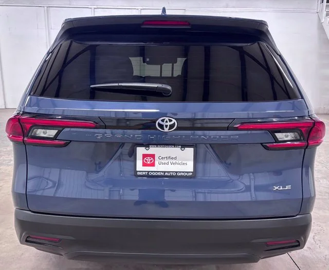Used 2025 White Toyota XLE image 5