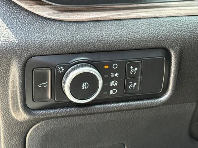 Used 2023 White Ford Limited image 25