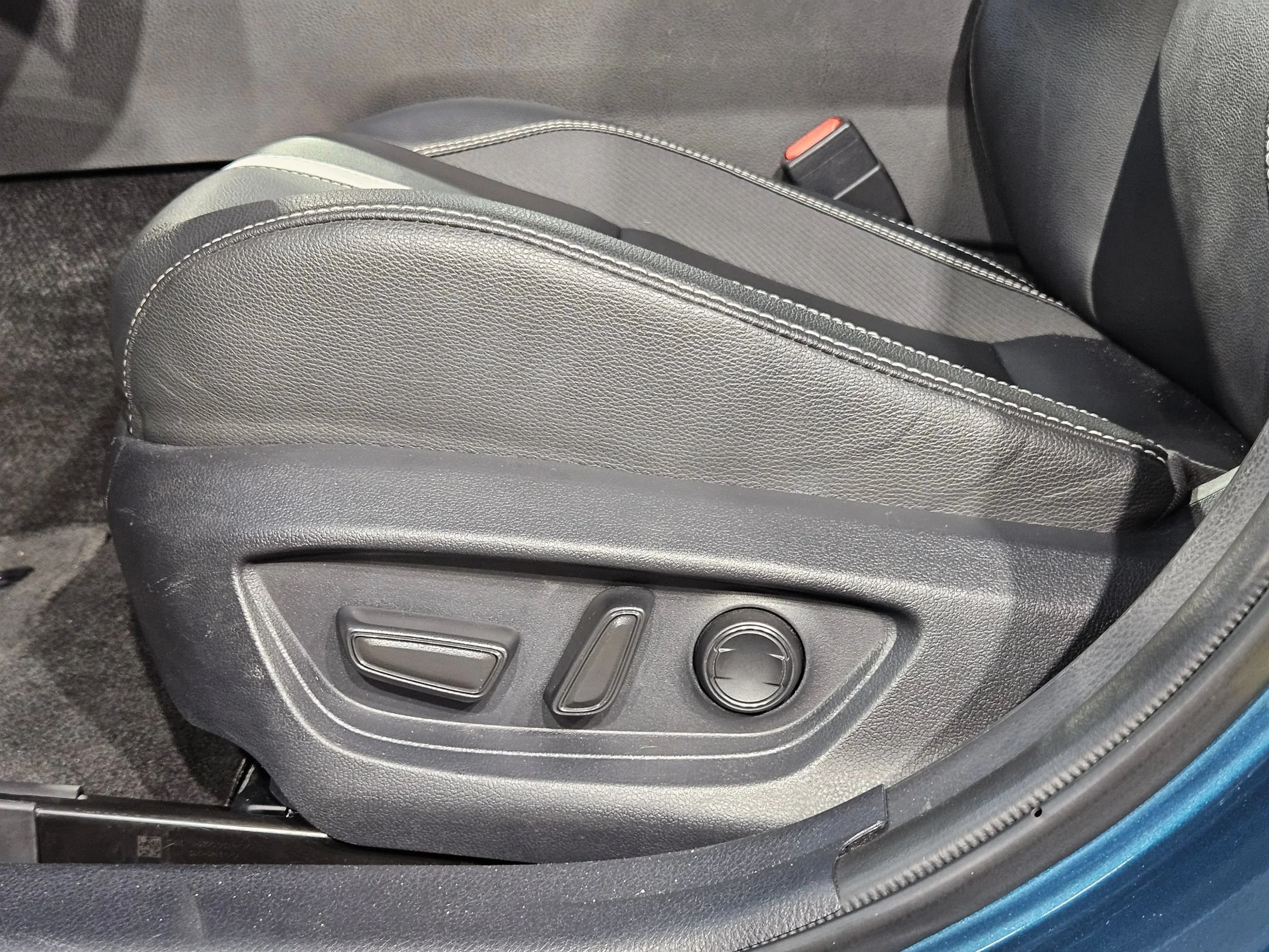 Used 2025 Ocean Gem Toyota SE image 23