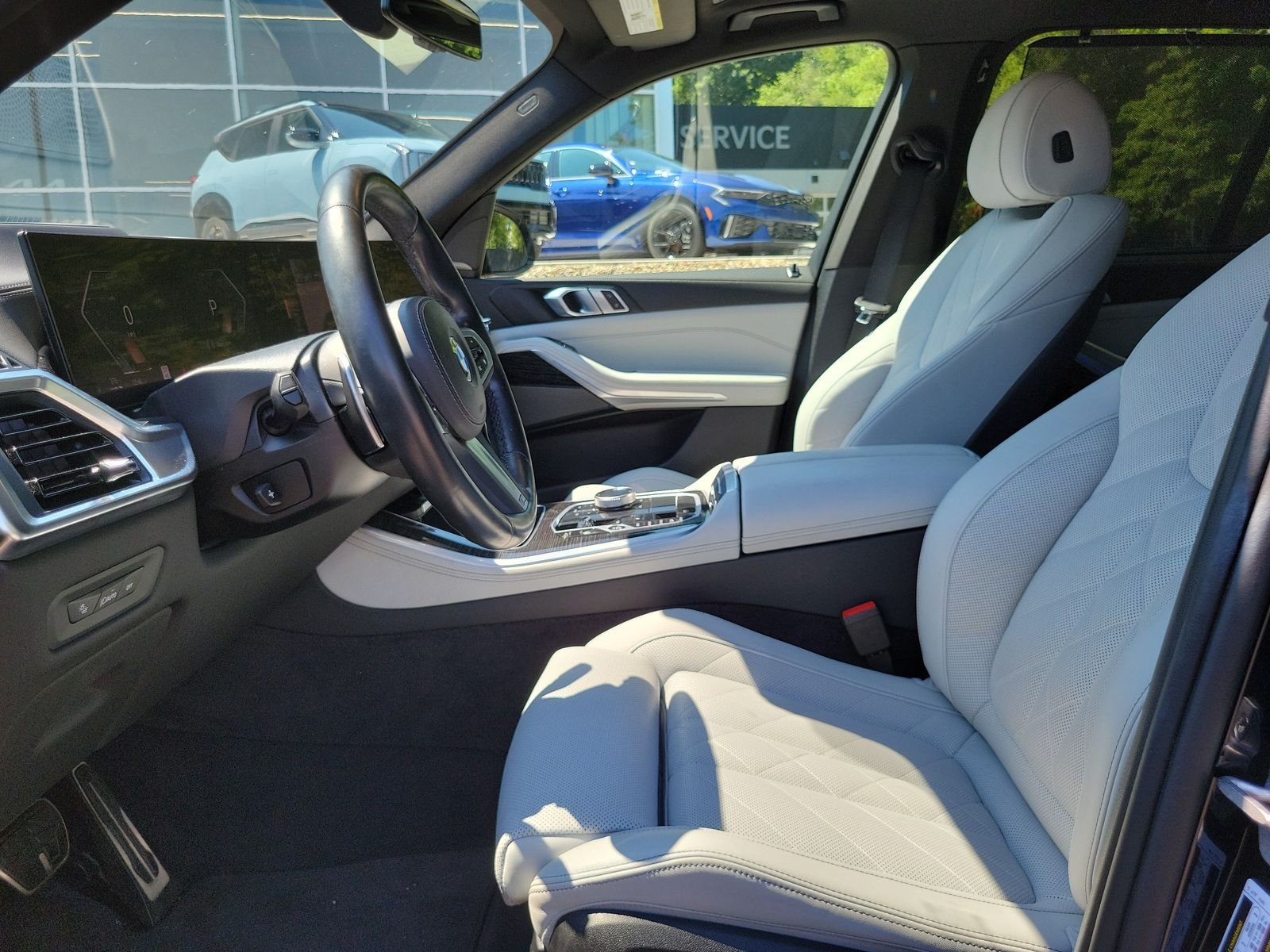 Used 2024 Black BMW xDrive40i image 9