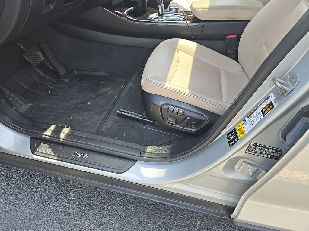 Used 2017 Silver BMW xDrive28i image 9