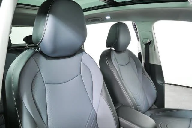 New 2026 Platinum Gray Metallic Volkswagen SE image 22