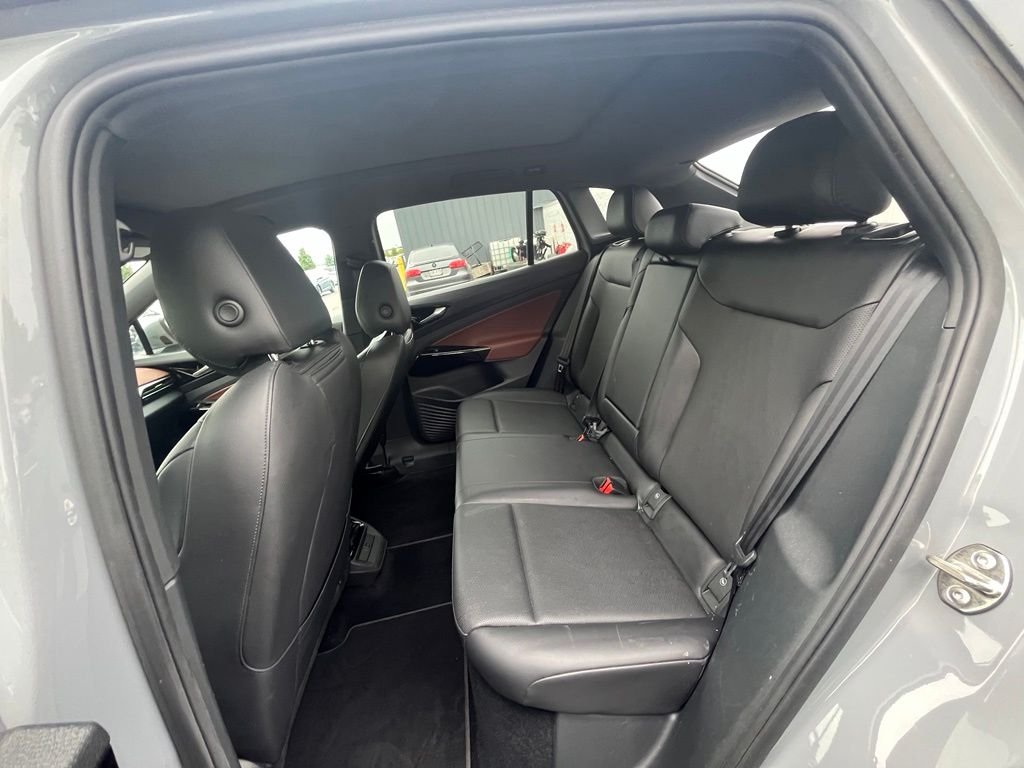 Used 2021 Gray Volkswagen Pro S image 22