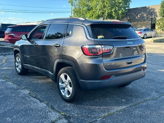 Used 2019 Granite Crystal Clearcoat Metallic Jeep Latitude image 4
