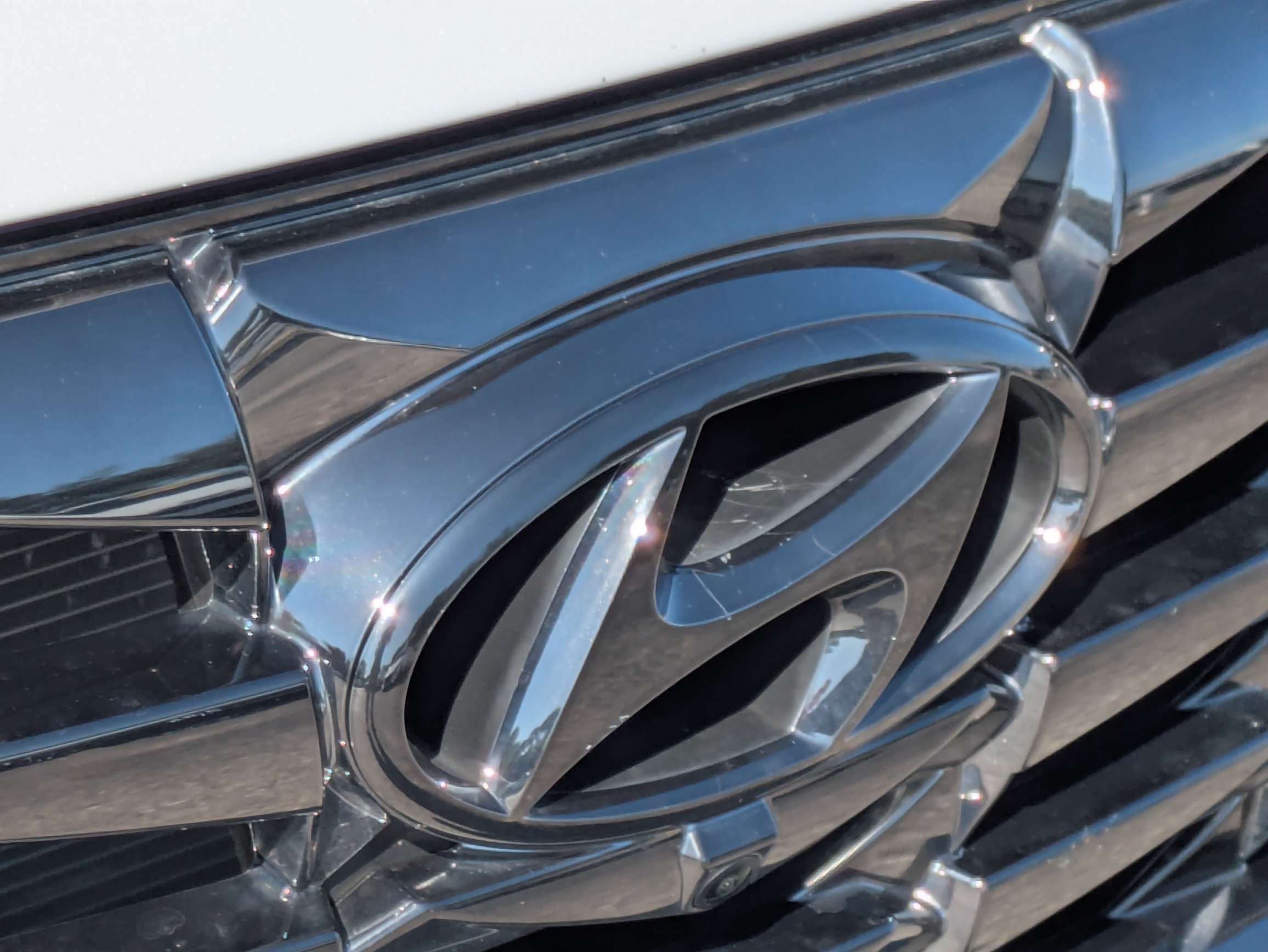 Used 2022 Quartz White Hyundai Limited image 12