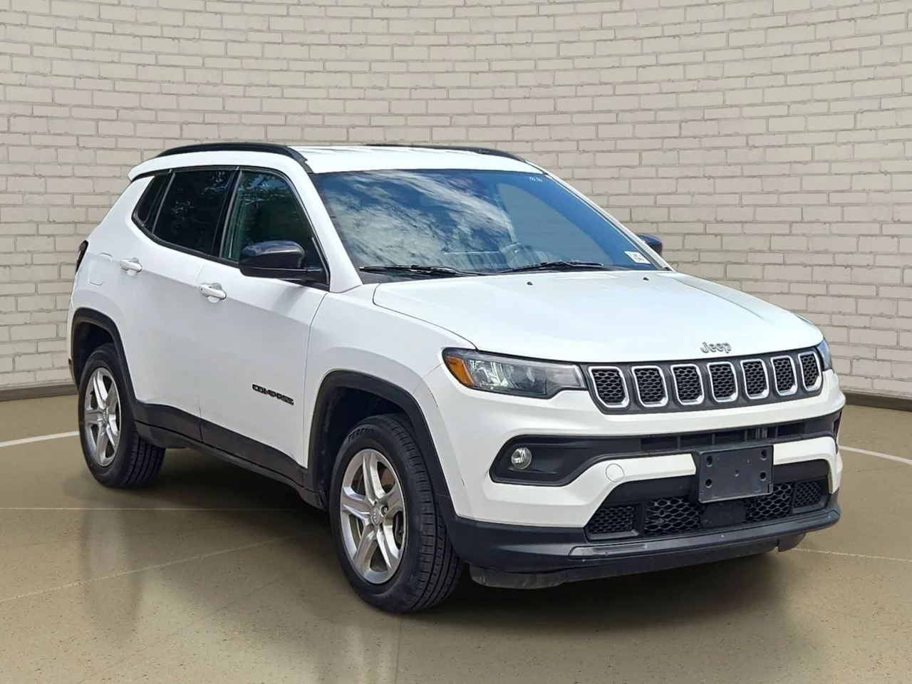 Used 2023 Bright White Clearcoat Jeep Latitude image 2