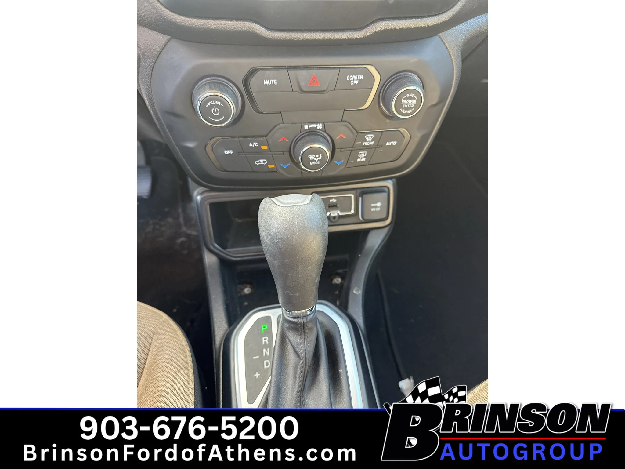 Used 2019 Alpine White Clearcoat Jeep Latitude image 16