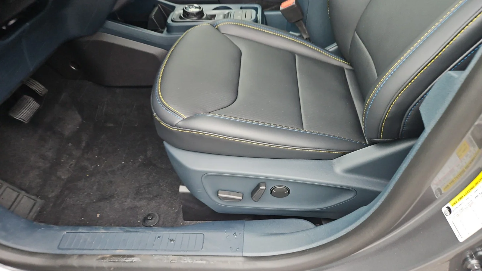 New 2026 Carbonized Gray Metallic Ford Lobo High AWD image 8