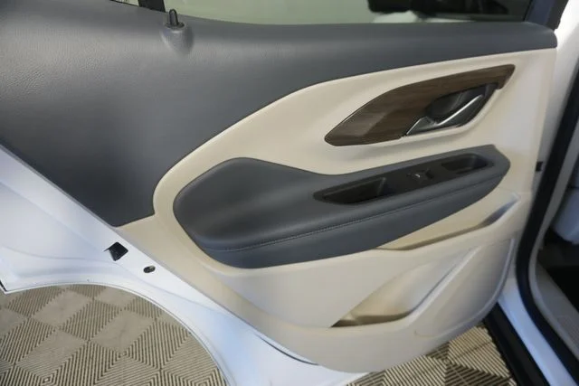 Used 2022 Summit White GMC Denali image 33