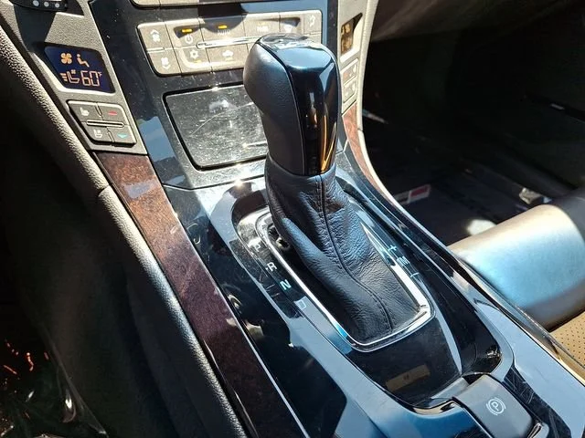 Used 2011 RADIANT SILVER METALLIC Cadillac RWD image 14