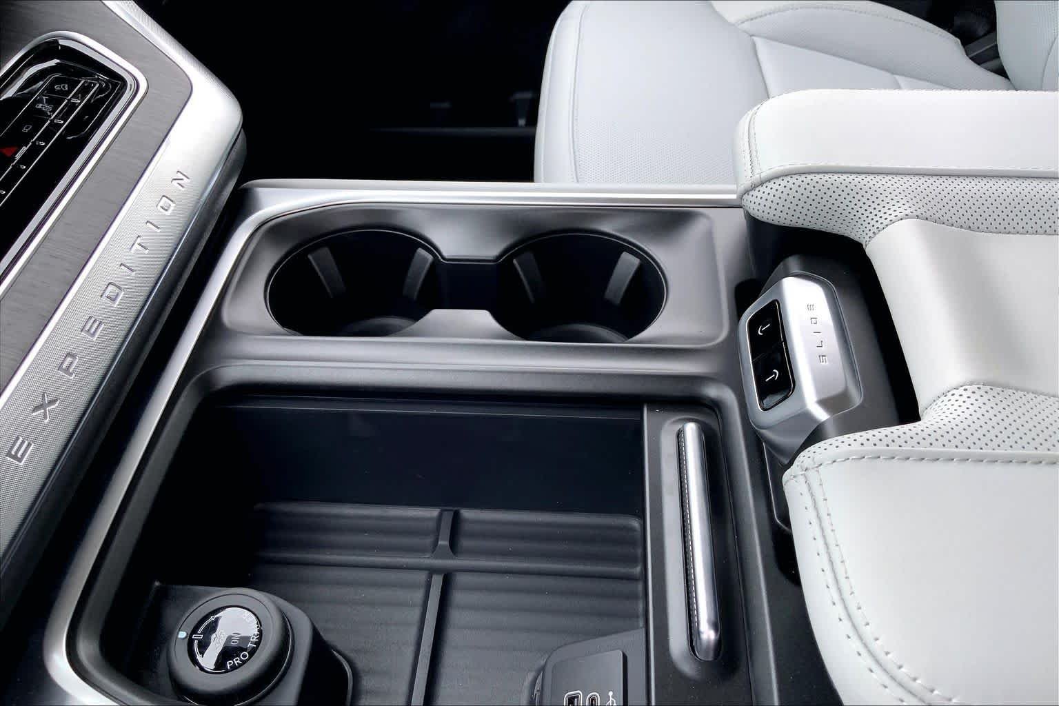 New 2026 Agate Black Metallic Ford MAX Platinum® image 7