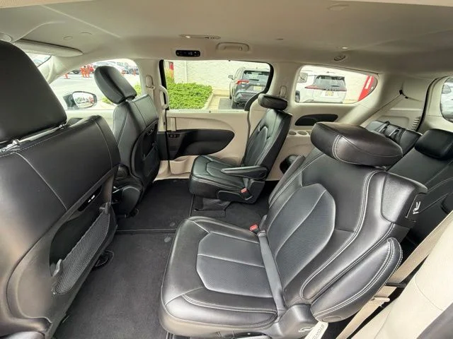 Used 2024 Black Chrysler Touring L image 19