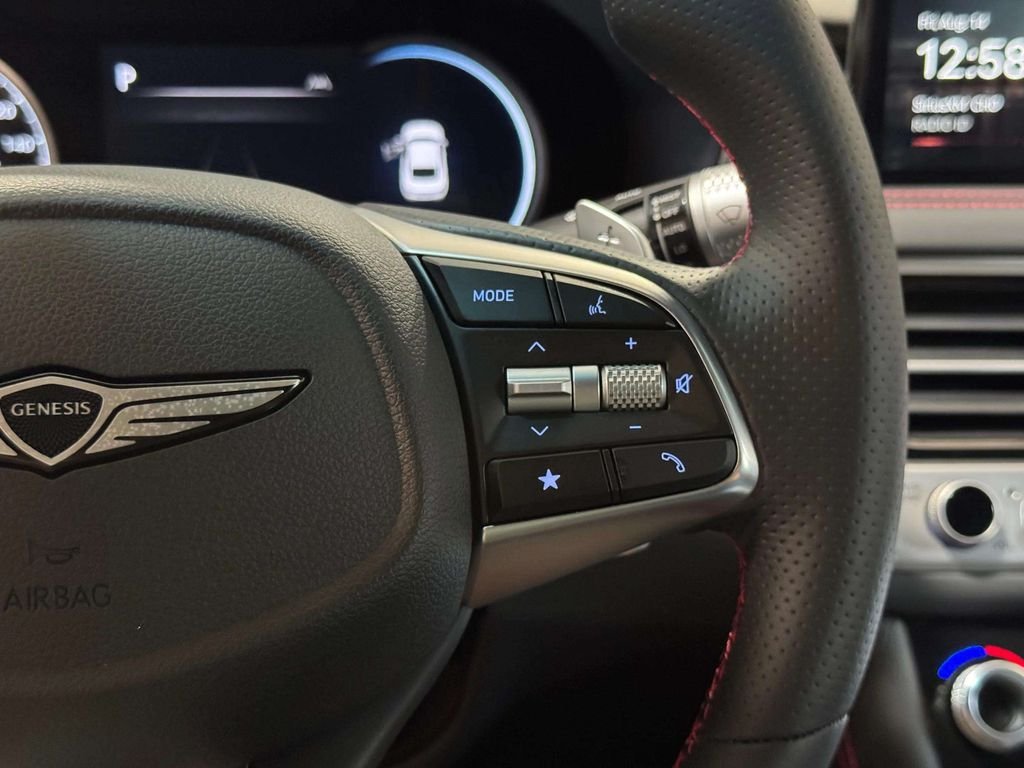 2024 GENESIS G70 Standard - Photo 16