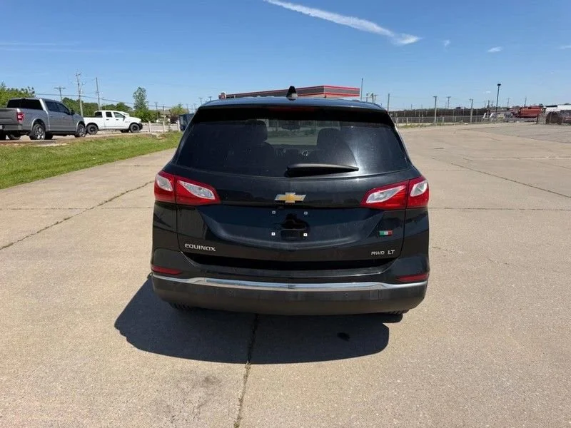 Used 2019 MOSAIC BLACK METALLIC Chevrolet LT image 4