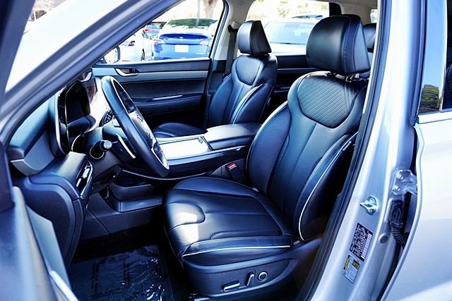 Used 2025 Silver Hyundai SEL image 15