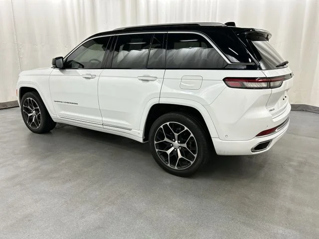 Used 2023 White/off-white Jeep Summit Reserve image 3