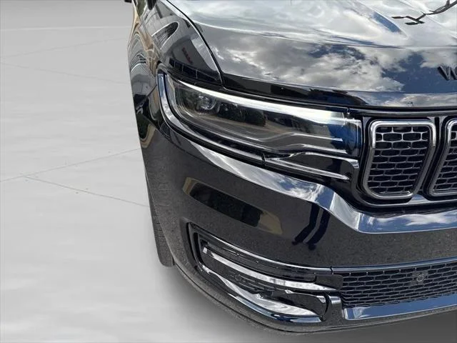 New 2025 Diamond Black Crystal Pearl-Coat Exterior Paint Jeep Series II image 40