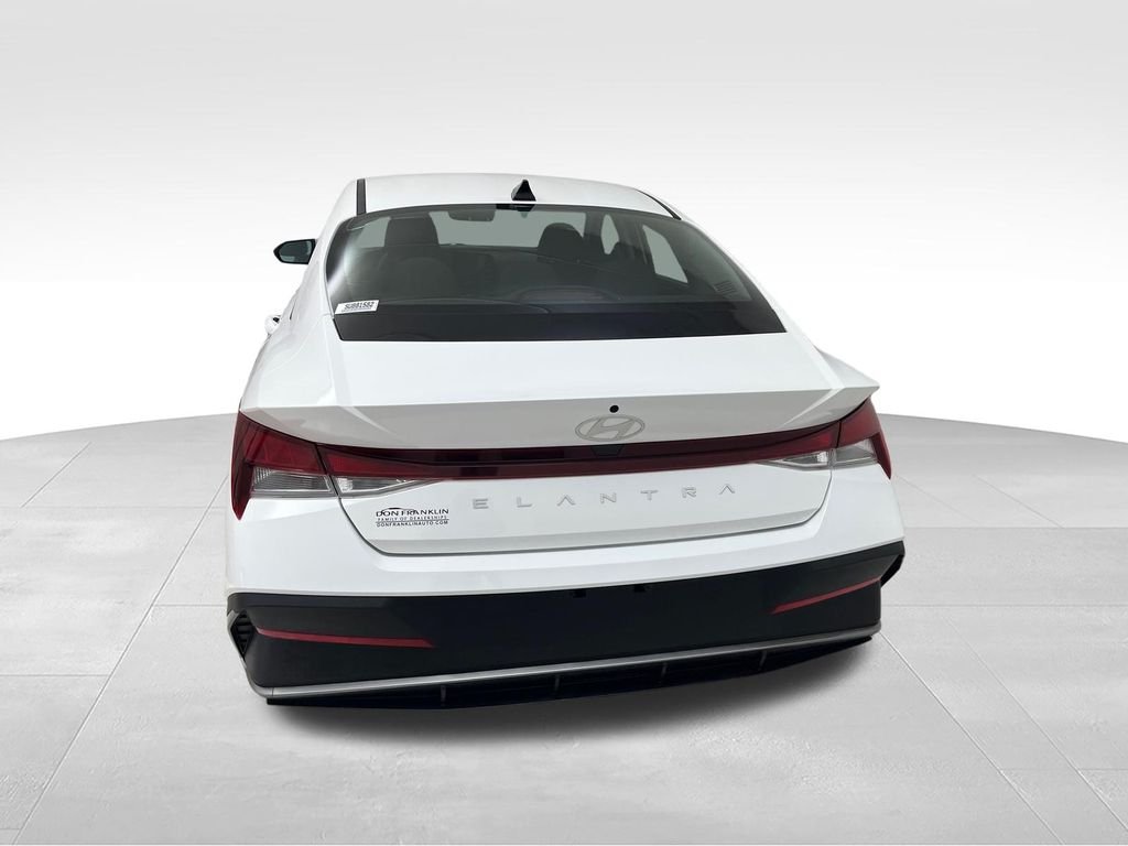 Used 2025 White Hyundai SE image 4