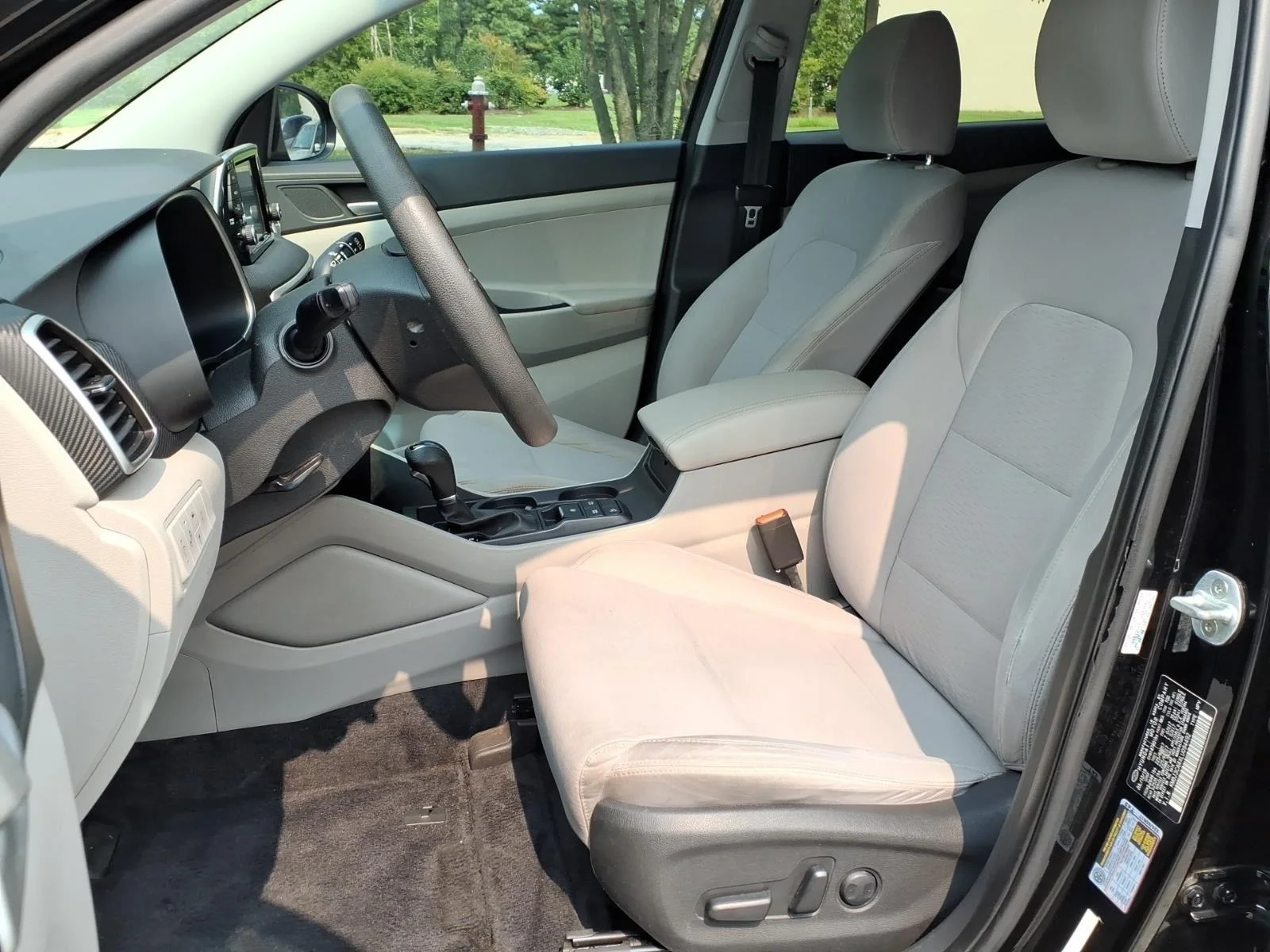 Used 2020 Black Noir Pearl Hyundai Value image 21