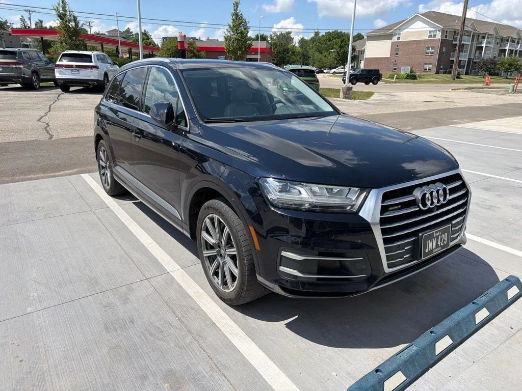 Used 2017  Audi 2.0T Premium Plus image 4