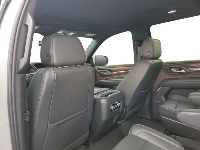 Used 2022 White Frost Tricoat GMC Denali image 26