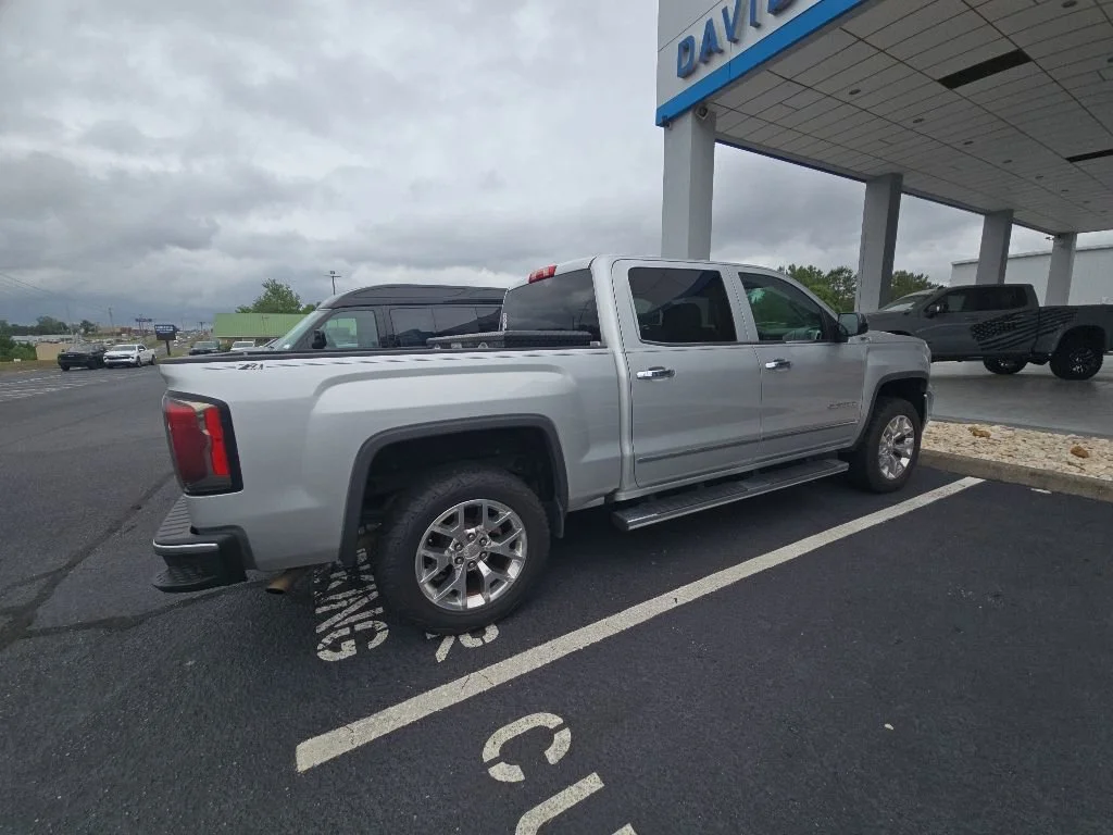 Used 2017 QUICKSILVER METALLIC GMC SLT image 14