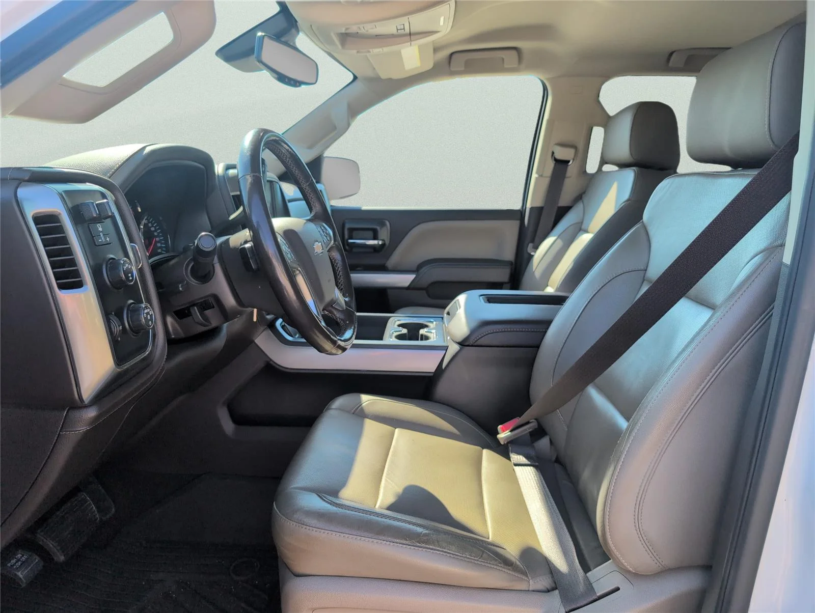 Used 2019 SUMMIT WHITE Chevrolet LTZ image 17