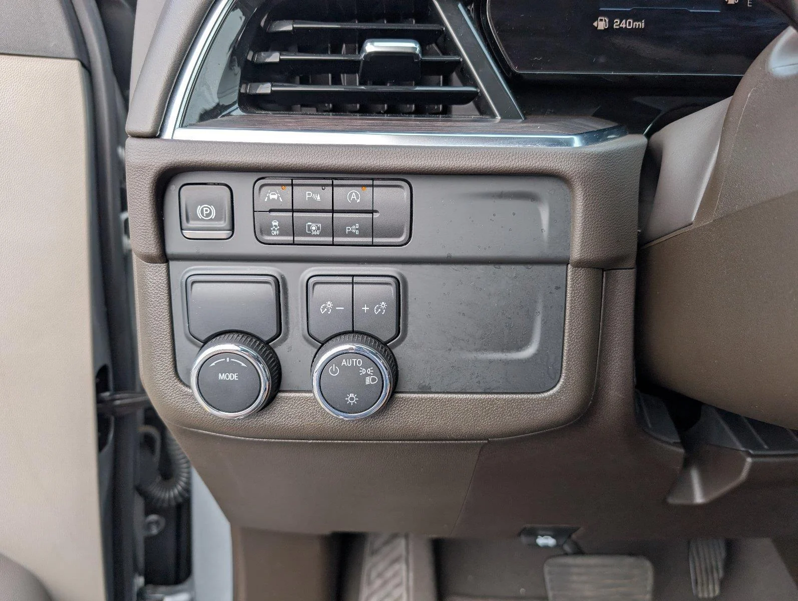 Used 2025 Sterling Gray Metallic Chevrolet LT image 29