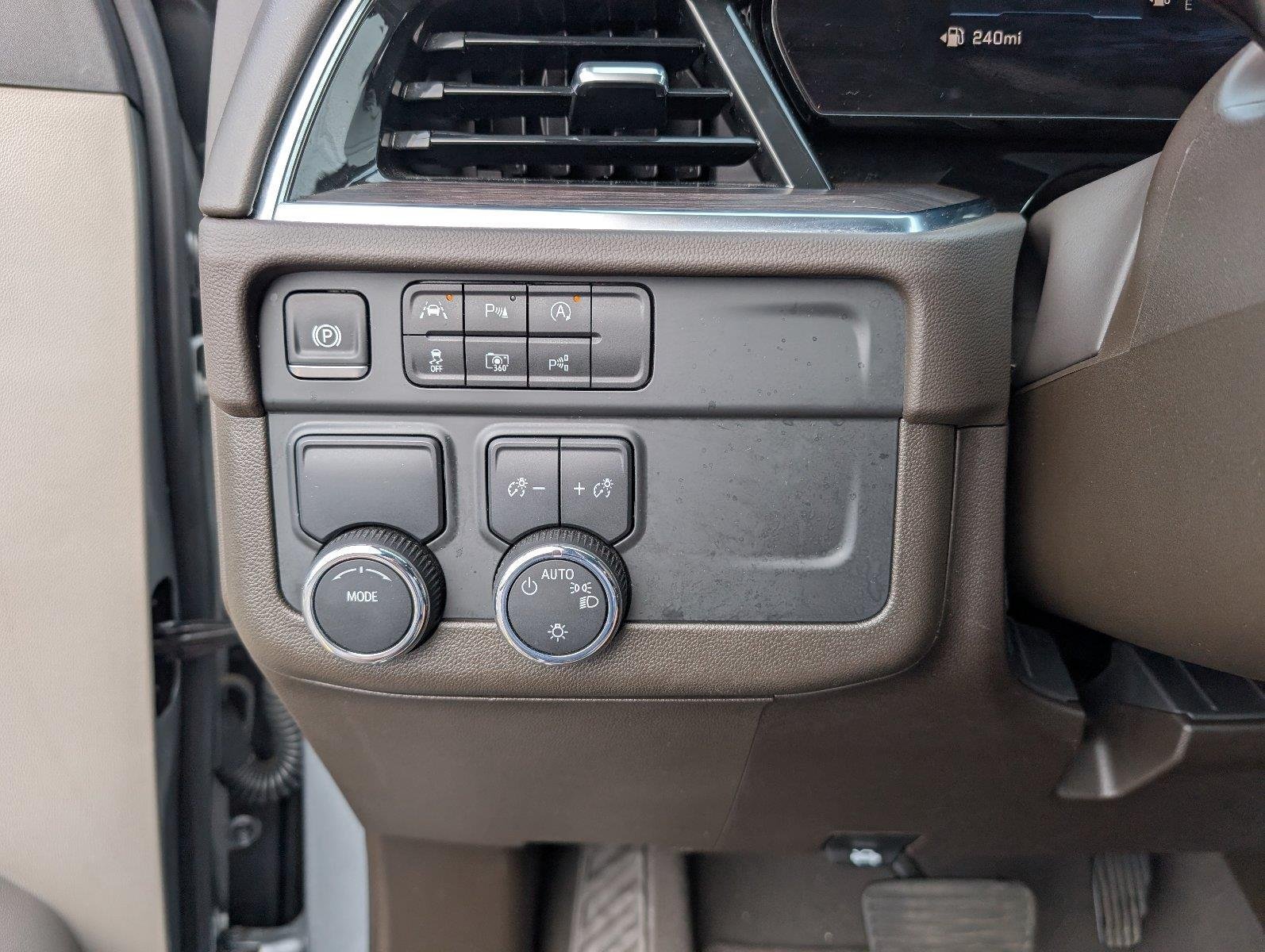 Used 2025 Sterling Gray Metallic Chevrolet LT image 29