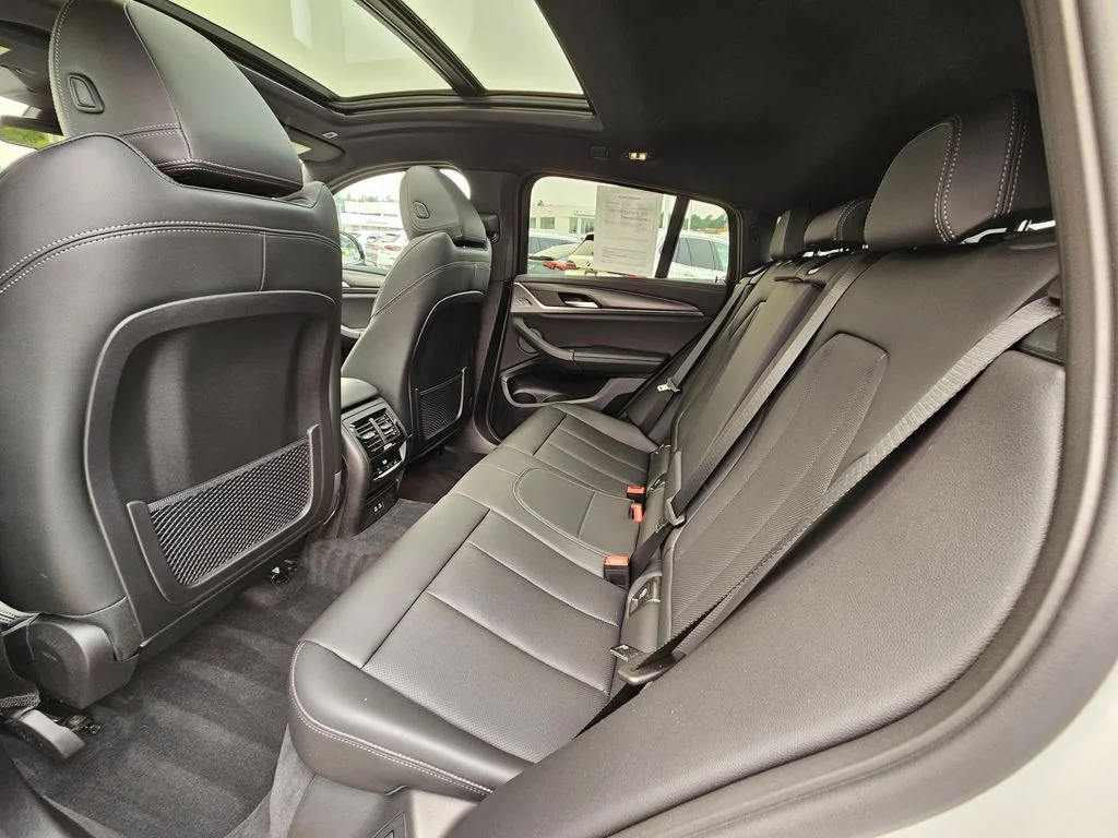 Used 2025 Alpine White BMW M40i image 19