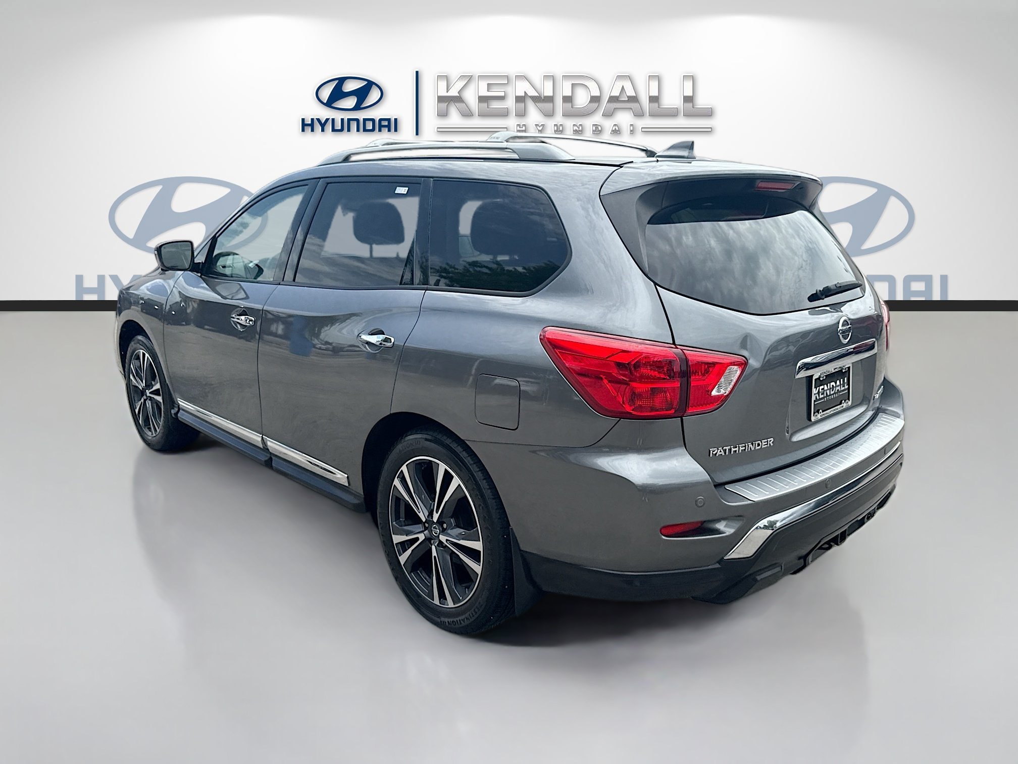 Used 2020 Gun Metallic Nissan Platinum image 4