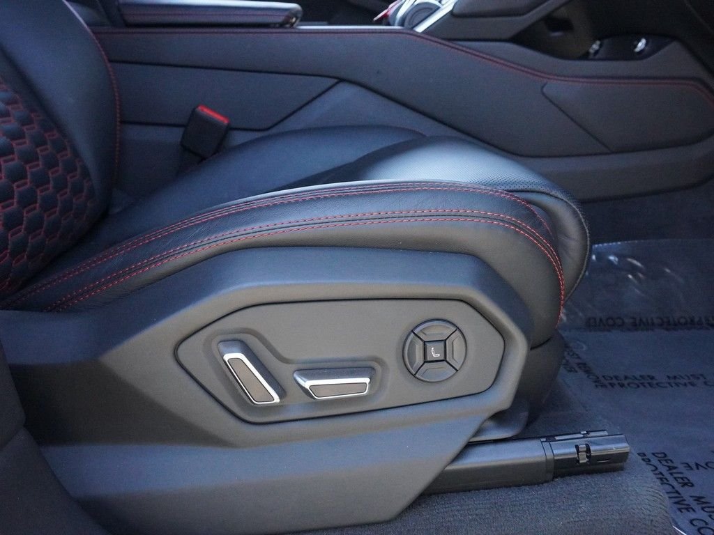 Used 2020 Black Lamborghini Base image 32